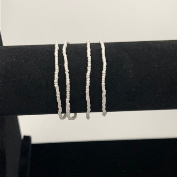 Artisan White Beaded Shell Bracelet with stretch - Picture 4 of 4